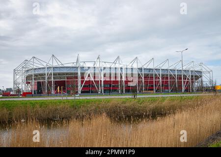 Stadion des Fußballvereins „AZ“ in der niederländischen Stadt Alkmaar. Stockfoto