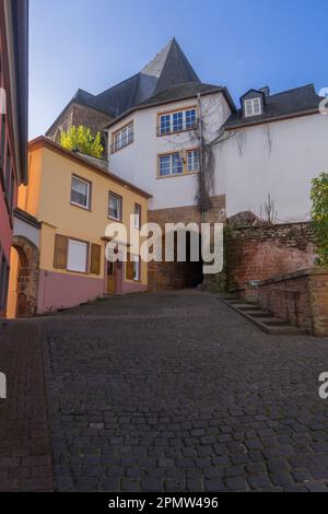 Blick auf die deutsche Stadt Saarburg Stockfoto