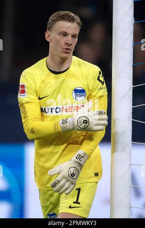 Gelsenkirchen, Deutschland, 1. Fussball Bundesliga 28. Spieltag FC Schalke 04 vs.Hertha BSC Berlin 5:2 am 14. 04. 2023 in der Veltins Arena auf Schalke in Gelsenkirchen Oliver CHRISTENSEN (HBSC) Foto: Norbert Schmidt, Düsseldorf Stockfoto