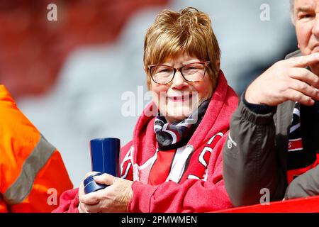 Sheffield, Großbritannien. 15. April 2023. Ein Fan von Sheffield United während des Sky Bet Championship-Spiels Sheffield United gegen Cardiff City in Bramall Lane, Sheffield, Großbritannien, 15. April 2023 (Foto von Ben Early/News Images) in Sheffield, Großbritannien, am 4./15. April 2023. (Foto: Ben Early/News Images/Sipa USA) Guthaben: SIPA USA/Alamy Live News Stockfoto