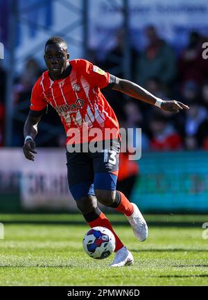 Luton Towns wunderbarer Nakamba während des Sky Bet Championship Spiels in der Kenilworth Road, Luton. Foto: Montag, 10. April 2023. Stockfoto