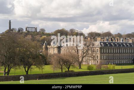 Blick auf Edinburgh von den Salisbury-Felsen Stockfoto