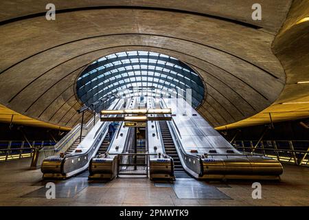 Rolltreppen an der Canary Wharf U-Bahn-Station Stockfoto