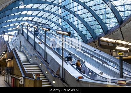 Rolltreppen an der Canary Wharf U-Bahn-Station Stockfoto