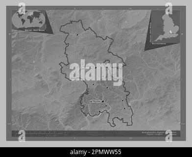 Buckinghamshire, Verwaltungsbezirk England - Großbritannien. Grauskala-Höhenkarte mit Seen und Flüssen. Standorte und Namen von Großstädten Stockfoto