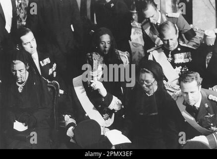 Carl XVI Gustaf, König von Schweden. Geboren am 30. april 1946. Am 25. september 1973 bei der Beerdigung seines Großvaters König Gustaf VI. Adolf. Bei der Beerdigung waren auch Königin Ingrid von Dänemark, Prinzessin Christina von Schweden, Prinz Philip, Herzog von Edinburgh. Stockfoto