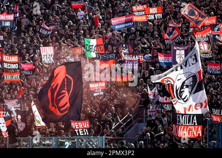 Bologna, Italien. 15. April 2023. Renato Dall'Ara Stadion, Bologna, Italien, 15. April 2023, Mailänder Fans während des Fußballspiels Bologna gegen AC Mailand – italienische Fußballserie A Credit: Live Media Publishing Group/Alamy Live News Stockfoto