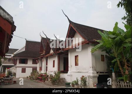 Buddhistisch am Gebäude der größte und am reichsten dekorierte Tempel von Luang Prabang, sein voller Titel ist Wat Mai Suwannaphumaham. Stockfoto