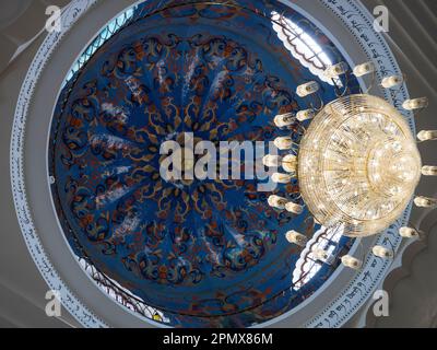 Gravesend, Kent, Großbritannien. 15. April 2023. Vaisakhi-Feiern in Gravesend, Kent. Fotos der Prozession, die am Siri Guru Nanak Darbar Sikh Tempel beginnt. Kredit: James Bell/Alamy Live News Stockfoto