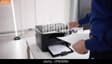 Drucker Und Fotokopiergerät Für Firmenbüros. Laserkopierer Stockfoto