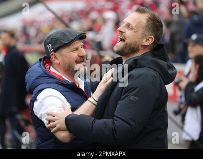 Köln, Deutschland. 15. April 2023. firo : 15.04.2023, Fußball, 1.Bundesliga: 1.FC Köln - FSV Mainz FC Coach Begrüßung : Steffen Baumgart mit Bo Svensson Credit: dpa/Alamy Live News Stockfoto