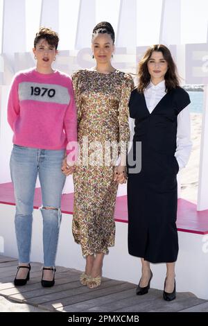 Cannes, Frankreich. 15. April 2023. Alice Birch, Britne Oldford und Rachel Weisz nehmen am 15. April 2023 beim Canneseries International Festival 6. in Cannes, Frankreich, am Dead Ringer PhotoCall Teil. Foto: David Niviere/ABACAPRESS.COM Kredit: Abaca Press/Alamy Live News Stockfoto