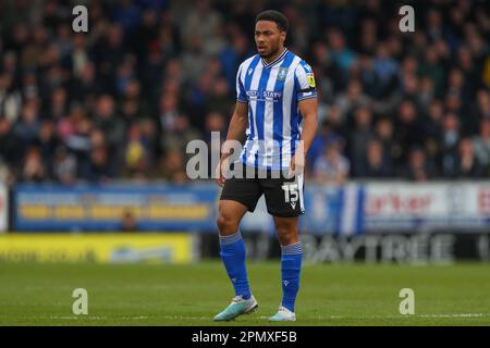 Burton Upon Trent, Großbritannien. 15. April 2023. Akin Famewo #15 of Sheffield Wednesday während des Sky Bet League 1-Spiels Burton Albion vs Sheffield Wednesday im Pirelli Stadium, Burton upon Trent, Großbritannien, 15. April 2023 (Foto von Gareth Evans/News Images) in Burton upon Trent, Großbritannien, am 4./15. April 2023. (Foto: Gareth Evans/News Images/Sipa USA) Guthaben: SIPA USA/Alamy Live News Stockfoto