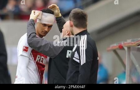 Köln, Deutschland. 15. April 2023. firo : 04/15/2023, Fußball, 1.Bundesliga: 1.FC Köln - FSV Mainz Verletzte Turban Head Association Davie Selke Credit: dpa/Alamy Live News Stockfoto