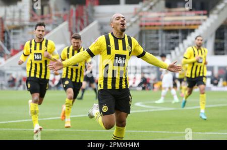 Stuttgart, Deutschland. 15. April 2023. firo : 04/15/2023, Fußball, 1. Liga, 1. Bundesliga, Staffel 2022/2023, VfB Stuttgart - BVB Borussia Dortmund BVB Donyell Malen, Jubilation, Goaljubel, Geste, Geste, Kredit: dpa/Alamy Live News Stockfoto