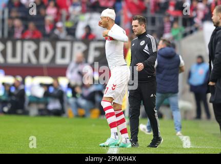 Köln, Deutschland. 15. April 2023. firo : 04/15/2023, Fußball, 1.Bundesliga: 1.FC Köln - FSV Mainz Verletzte Turban Head Association Davie Selke Credit: dpa/Alamy Live News Stockfoto