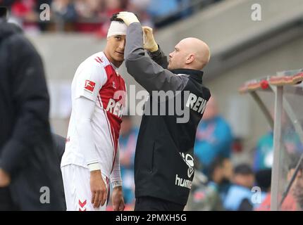 Köln, Deutschland. 15. April 2023. firo : 04/15/2023, Fußball, 1.Bundesliga: 1.FC Köln - FSV Mainz Verletzte Turban Head Association Davie Selke Credit: dpa/Alamy Live News Stockfoto