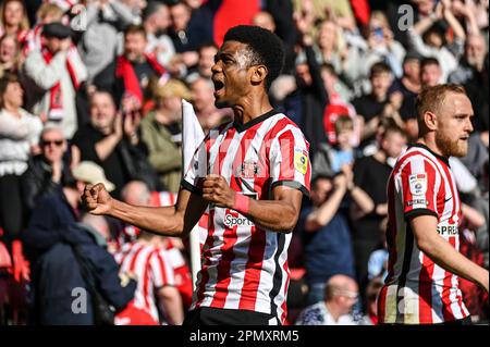 Amad Diallo von Sunderland AFC feiert das Siegertor gegen Birmingham City. Kredit: Chris Fryatt/Alamy Live News Stockfoto