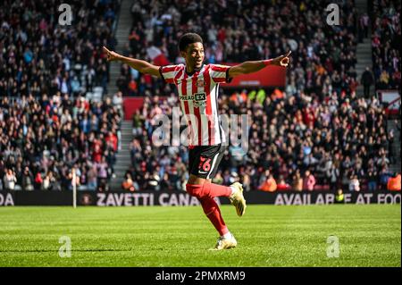 Amad Diallo von Sunderland AFC feiert das Siegertor gegen Birmingham City. Kredit: Chris Fryatt/Alamy Live News Stockfoto