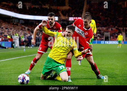 Jacob Lungi Sorensen von Norwich City und Marcus Forss von Middlesbrough kämpfen beim Sky Bet Championship-Spiel im Riverside Stadium in Middlesbrough um den Ball. Foto: Freitag, 14. April 2023. Stockfoto