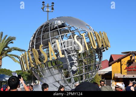 Universal Studios Globe am Eingang zum Universal Studios Hollywood Vergnügungspark Los Angeles, Kalifornien, USA Stockfoto