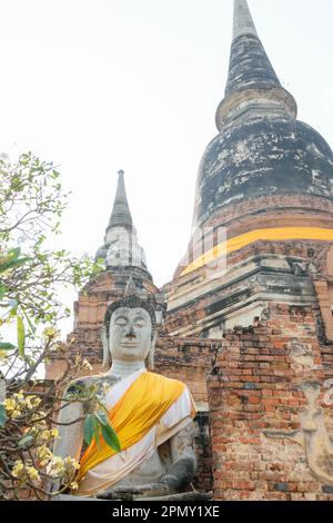 Wunderschöne Aussicht auf die Pagoden und buddhas der Ruinen von Ayutthaya, Wat Ratchaburana und Wat Phra Si Sanphet Tempel. Stockfoto