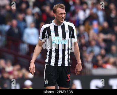 Birmingham, Großbritannien. 15. April 2023. Dan Burn von Newcastle United während des Premier League-Spiels im Villa Park, Birmingham. Der Bildausdruck sollte lauten: Darren Staples/Sportimage Credit: Sportimage/Alamy Live News Stockfoto