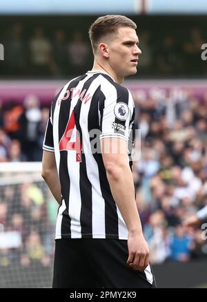 Birmingham, Großbritannien. 15. April 2023. Sven Botman von Newcastle United während des Premier League-Spiels im Villa Park, Birmingham. Der Bildausdruck sollte lauten: Darren Staples/Sportimage Credit: Sportimage/Alamy Live News Stockfoto