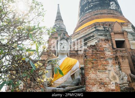 Wunderschöne Aussicht auf die Pagoden und buddhas der Ruinen von Ayutthaya, Wat Ratchaburana und Wat Phra Si Sanphet Tempel. Stockfoto