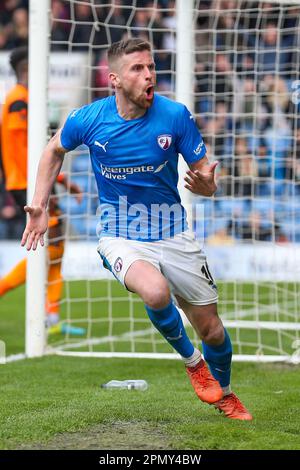 Chesterfield-Mittelfeldspieler Ryan Colclough (10) erzielt ein TOR 2-2 und feiert am 15. April 2023 im Technique Stadium, Chesterfield, Großbritannien, beim Spiel der National League zwischen dem Chesterfield FC und dem Eastleigh FC. Credit: Every Second Media/Alamy Live News Stockfoto
