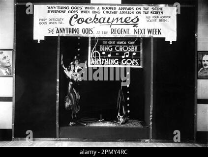 Kino-Lobby-Display im Regent, Barker's Pool, Sheffield, Yorkshire, England für BING CROSBY ETHEL MERMAN und CHARLIE RUGGLES in EVERYTHING GOES LEWIS MILESTONE Paramount Pictures aus dem Jahr 1936 Stockfoto