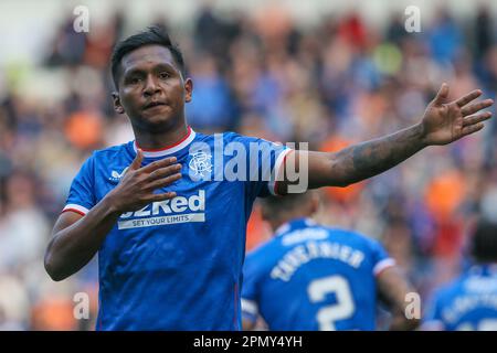 Glaasgow, Großbritannien. 15. April 2023. Beim schottischen Fußballspiel zwischen Rangers und St. Mirren, das auf dem Heimstadion der Rangers Ibrox gespielt wurde, gewannen die Rangers 5 bis 2. Die Zielgruppe waren Rangers: Cantwell (13) 26 Minuten, Sakala (30) 48 Minuten, Morelos (20) 80 und 81 Minuten und Arfield (37) 86 Minuten. O'Hara (6) erzielte in 45 2 und 65 Minuten ein Tor für St. Mirren. Kredit: Findlay/Alamy Live News Stockfoto