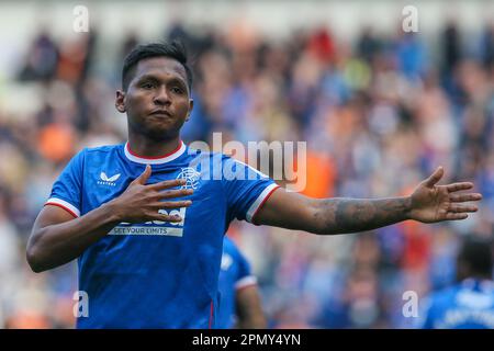 Glaasgow, Großbritannien. 15. April 2023. Beim schottischen Fußballspiel zwischen Rangers und St. Mirren, das auf dem Heimstadion der Rangers Ibrox gespielt wurde, gewannen die Rangers 5 bis 2. Die Zielgruppe waren Rangers: Cantwell (13) 26 Minuten, Sakala (30) 48 Minuten, Morelos (20) 80 und 81 Minuten und Arfield (37) 86 Minuten. O'Hara (6) erzielte in 45 2 und 65 Minuten ein Tor für St. Mirren. Kredit: Findlay/Alamy Live News Stockfoto