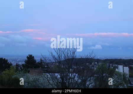 15. April 2023 Budapest, Ungarn. Wetter, Sonnenuntergang zur Kirschblüte Budapest Ungarn Credit Ilona Barna BIPHOTONEWS, Alamy Live News Stockfoto