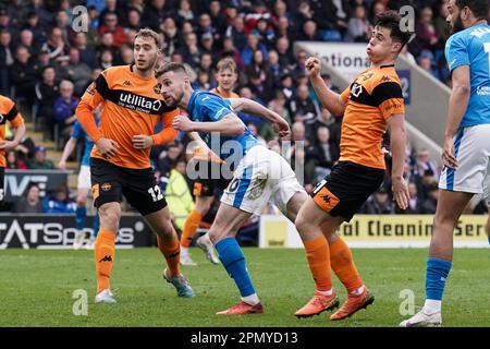 Chesterfield Mittelfeldspieler Ryan Colclough trifft beim National League-Spiel zwischen Chesterfield FC und Eastleigh FC im Technique Stadium, Chesterfield, Großbritannien am 15. April 2023 Credit: Every Second Media/Alamy Live News Stockfoto