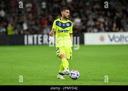 15. April 2023; CommBank Stadium, Sydney, NSW, Australien: A-League Football, WESTERN Sydney Wanderers gegen Melbourne Victory; Bruno Fornaroli von Melbourne Victory gewinnt den Ball Credit: Action Plus Sports Images/Alamy Live News Stockfoto