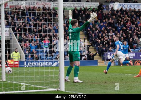 Chesterfield-Mittelfeldspieler Ryan Colclough feiert am 15. April 2023 im Technique Stadium in Chesterfield, Großbritannien, das Tor beim Spiel der National League zwischen dem Chesterfield FC und dem Eastleigh FC. Credit: Every Second Media/Alamy Live News Stockfoto