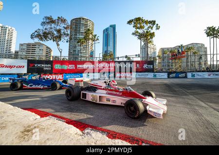 Long Beach, Etats Unis. 15. April 2023. McLaren M23-Ford Cosworth, Action während des Acura Grand Prix von Long Beach 2023, 3. Runde der 2023 NTT IndyCar Series, vom 14. Bis 16. April 2023 auf den Straßen von Long Beach, in Long Beach, Kalifornien, Vereinigte Staaten von Amerika - Photo Florent Gooden/DPPI Credit: DPPI Media/Alamy Live News Stockfoto