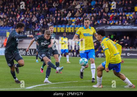 15-04-2023: Sport: RKC gegen Groningen WAALWIJK, NIEDERLANDE - APRIL 15: Während des Spiels Eredivisie RKC Waalwijk und FC Groningen im Mandemakers Stadiu Stockfoto