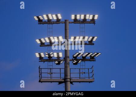 15-04-2023: Sport: RKC V Groningen WAALWIJK, NIEDERLANDE - APRIL 15: Stadionlichter während des Spiels Eredivisie RKC Waalwijk und FC Groningen in Mand Stockfoto