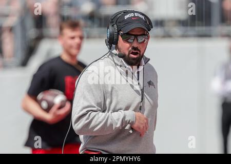 Columbus, Ohio, USA. 15. April 2023. Ohio State Buckeyes leitet Trainer Ryan Day während des Frühlingsspiels zwischen Ohio State Buckeyes Scarlet und Gray im Ohio Stadium, Columbus, Ohio. (Kreditbild: © Scott Stuart/ZUMA Press Wire) NUR REDAKTIONELLE VERWENDUNG! Nicht für den kommerziellen GEBRAUCH! Kredit: ZUMA Press, Inc./Alamy Live News Kredit: ZUMA Press, Inc./Alamy Live News Stockfoto