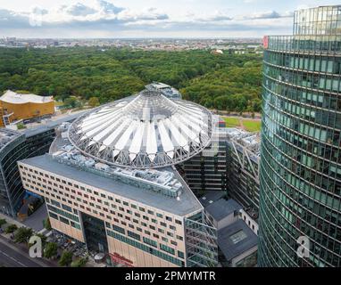 Luftaufnahme des Sony Centers am Potsdamer Platz in Berlin Stockfoto