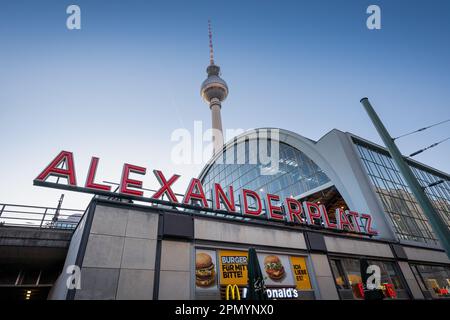 Alexanderplatz und Fernsehturm - Berlin, Deutschland Stockfoto