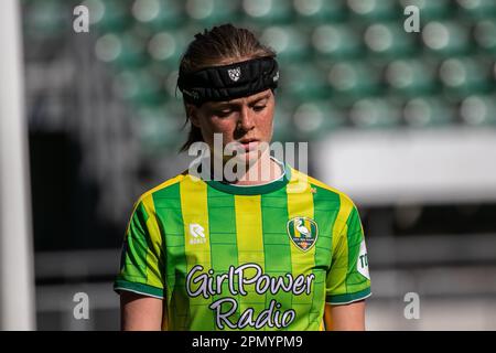 Rotterdam, Niederlande. 15. April 2023. Den Haag, Niederlande, April 15. 2023: Wielle Douma (13 ADO Den Haag) hat sich während des Vrouwen-Spiels KNVB Beker zwischen ADO Den Haag und PSV im Bingoal Stadion in Den Haag, Niederlande, abgewandt. (Leiting Gao/SPP) Kredit: SPP Sport Press Photo. Alamy Live News Stockfoto