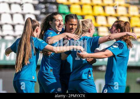 Rotterdam, Niederlande. 15. April 2023. Den Haag, Niederlande, April 15. 2023: PSV-Spieler feiern nach einem Treffer beim KNVB Beker vrouwen-Spiel zwischen ADO Den Haag und PSV im Bingoal Stadion in Den Haag, Niederlande. (Leiting Gao/SPP) Kredit: SPP Sport Press Photo. Alamy Live News Stockfoto