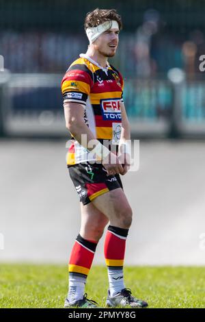 15. April 2023; Carmarthen Park, Carmarthen, Wales: Indigo Premiership Rugby, Carmarthen Quins versus Cardiff; Carmarthen Quin's Scrum Half Rhodri Davies (9) in Aktion. Kredit: Action Plus Sports Images/Alamy Live News Stockfoto