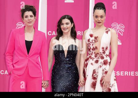 Cannes, Frankreich. 15. April 2023. Alice Birch, Rachel Weisz und Britne Olford posieren auf dem pinkfarbenen Teppich beim Canneseries International Festival 6. am 15. April 2023 in Cannes, Frankreich. Foto: David Niviere/ABACAPRESS.COM Kredit: Abaca Press/Alamy Live News Stockfoto