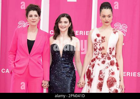 Cannes, Frankreich. 15. April 2023. Alice Birch, Rachel Weisz und Britne Olford posieren auf dem pinkfarbenen Teppich beim Canneseries International Festival 6. am 15. April 2023 in Cannes, Frankreich. Foto: David Niviere/ABACAPRESS.COM Kredit: Abaca Press/Alamy Live News Stockfoto