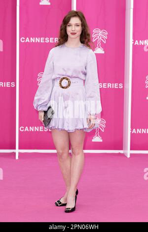 Cannes, Frankreich. 15. April 2023. Carolina Jurczak posiert am 15. April 2023 beim Canneseries International Festival 6. in Cannes, Frankreich, auf dem rosa Teppich. Foto: David Niviere/ABACAPRESS.COM Kredit: Abaca Press/Alamy Live News Stockfoto