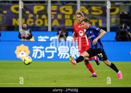 Nicolo' Barella (FC Inter) während der italienischen Meisterschaft Ein Fußballspiel zwischen FC Internazionale und AC Monza am 15. April 2023 im U-Power Stadium in Monza, Italien - Foto Luca Rossini / E-Mage Credit: Luca Rossini/E-Mage/Alamy Live News Stockfoto